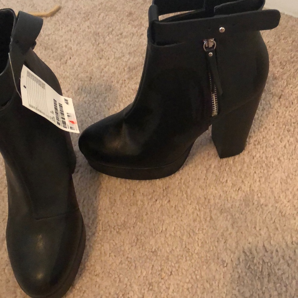 Sexy H&M heeled boots Size 7 but they do run small. I think they would fit 6 1/2